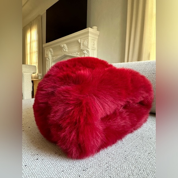 I.AM.GIA Jadias Furry Red Hat - Picture 3 of 5